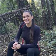 Me defino como una apasionada del deporte. Puedo impartir desde clases de zumba hasta clases de bodybalance, estiramientos, tonificación... y estoy acostumbrada a trabajar con personas de todas las edades, desde pequeños a mayores